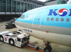 駐機中のKE-790便
