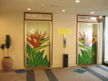 アンバサダー・ホテル～花のエレベーター