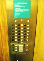 アンバサダー・ホテル～エレベーター操作盤